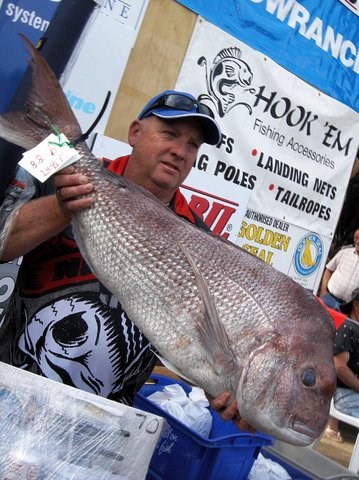 Leigh Johnston  tea tree winning  9.88kg Snapper at Corinella Vic